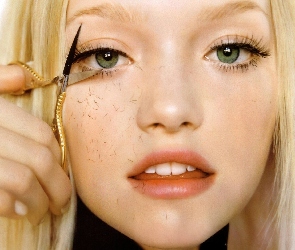 Gemma Ward, rzęsy, nożyczki