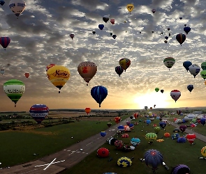 Wschód Słońca, Balony
