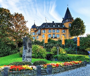Genovevaburg, Park, Zamek
