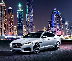 Jaguar XF, Dubaj, Samochód