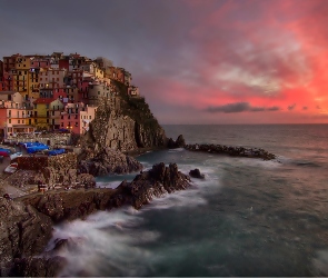 Liguria, Riomaggiore, Skały, Morze, Domy, Miasto