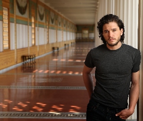 Wnętrze, Kit Harington