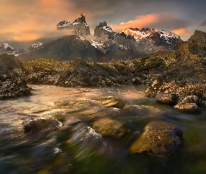 Chile, Skały, Góry Cordillera del Paine, Rzeka, Park Narodowy Torres del Paine