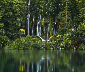 Park Narodowy Jeziora Plitwickie, Chorwacja, Odbicie, Jezioro, Las, Wodospad