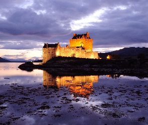 Zamek Eilean Donan, Noc, Szkocja, Jezioro Loch Duich