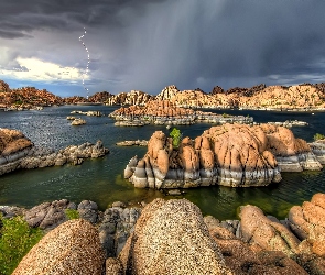 Zbiornik Watson Lake, Jezioro, Piorun, Miasto Prescott, Stan Arizona, Stany Zjednoczone, Skały