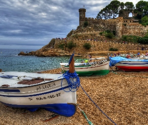 Fortyfikacje, Morze, Łódki, Mury obronne, Costa Brava, La Vila Vella, Katalonia, Hiszpania, Tossa de Mar, Plaża