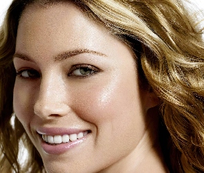 Uśmiech, Jessica Biel