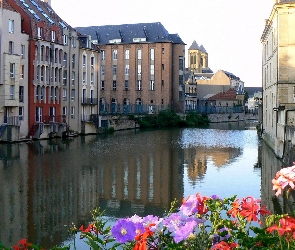 Domy, Rzeka, Metz, Francja