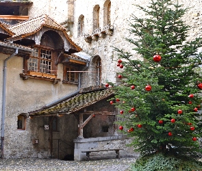 Dziedziniec, Choinka, Zamek