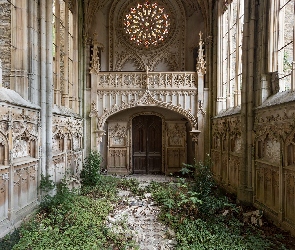 Ruina, Kościół