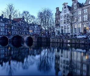 Most, Kanał, Amsterdam, Kamienice