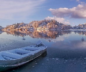 Jezioro, Łódka, Zima