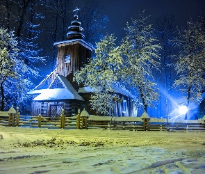 Noc, Drzewa, Kościółek