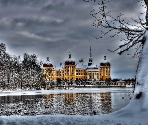 Pałac Moritzburg, Saksonia, Niemcy, Drzewa, Śnieg, Jezioro, Zima, Miejscowość Moritzburg