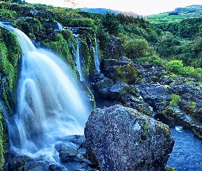 Wodospad, Szkocja, Kamienie