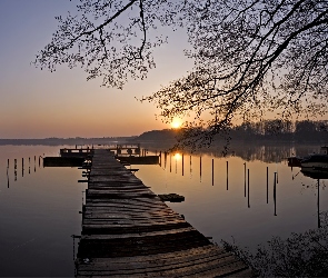 Wschód, Drzewa, Jezioro, Molo, Słońca