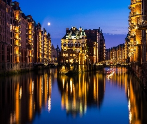 Rzeka, Miasto Nocą, Budynki