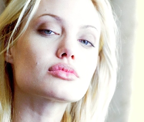blond włosy, Angelina Jolie