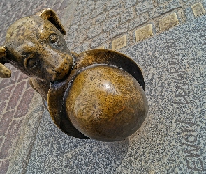 Piesek, Pomnik, Toruń