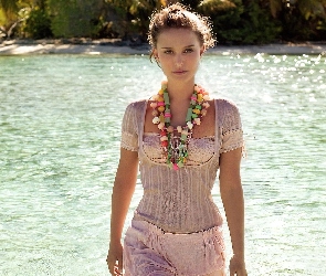 Natalie Portman, Woda