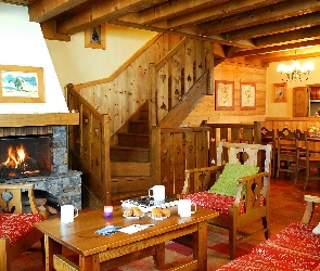 Drewniany, Wystrój