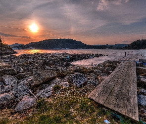 Zachód słońca, Kamienie, Jezioro, Góry