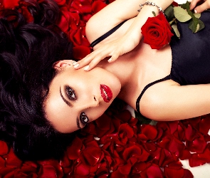 Kobieta, Płatki róży, Róża