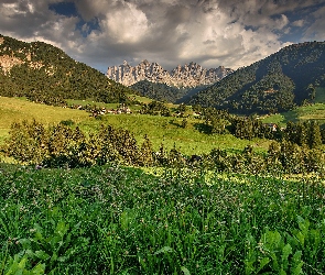 Dolomity, Włochy, Łąki, St.Magdalena, Pola