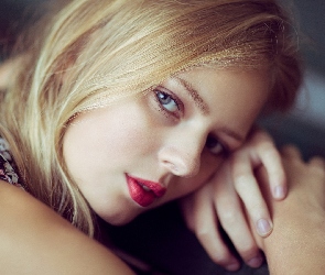 Czerwone, Usta, Blondynka