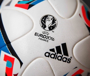 Piłka, Adidas