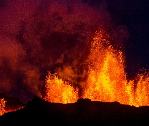 Wulkan, Erupcja, Krater