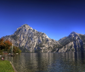 Kobieta, Domki, Jezioro, Łódź, Drzewa, Góry, Austria
