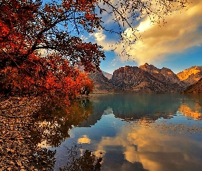 Jezioro, Odbicie, Jesień, Drzewa, Góry