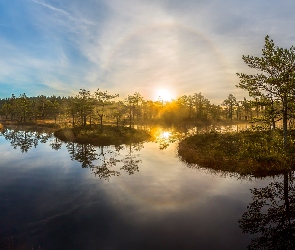 Jezioro, Wschód słońca, Las, Drzewa, Wysepki