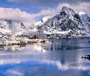 Góry, Jezioro, Domy, Norwegia, Chmury, Zima