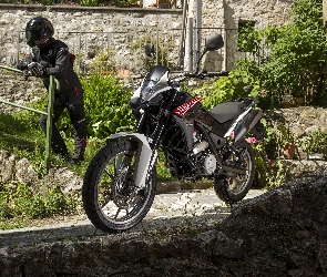 Husqvarna TR 650 Strada, Motocyklista, Motocykl