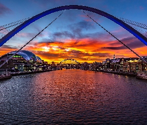 Rzeka Tyne, Anglia, Zachód słońca, Chmury, Most Tyne Bridge