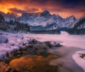 Góry, Jezioro Lacs de Fusine, Włochy, Zima