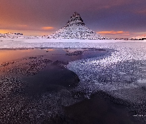 Góra Kirkjufell, Jezioro, Zima, Islandia