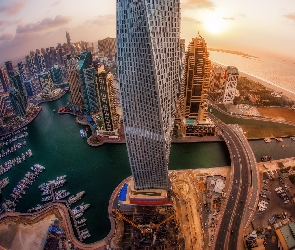 Dubaj, Z lotu ptaka, Cayan Tower, Widnokrąg, Wieżowiec
