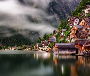 Austria, Hallstatt, Mgła, Domy, Góry, Jezioro Hallstättersee