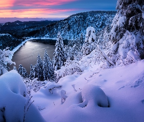 Góry, Śnieg, Jezioro, Drzewa, Zima