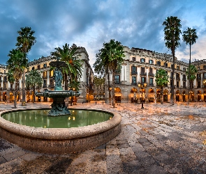 Hiszpania, Barcelona, Palmy, Hotel Roma Reial, Plac Plaza Real, Fontanna