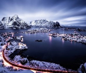 Wyspa Moskenesøya, Zima, Lofoty, Norwegia, Skały, Góry, Droga, Morze, Wioska Reine