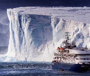 Antarktyda, Statek, Góra lodowa
