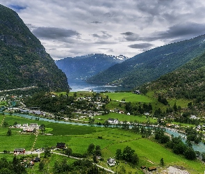 Aurland, Norwegia, Z lotu ptaka, Góry, Rzeka, Domy, Dolina Flåmsdalen