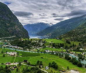 Domy, Rzeka, Aurland, Z lotu ptaka, Góry, Norwegia, Dolina Flåmsdalen