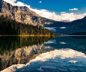 Las, Jezioro Emerald, Park Narodowy Yoho, Kanada, Góry, Odbicie