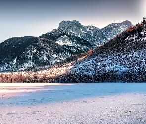 Austria, Zima, Promienie słońca, Zamarznięte, Jezioro Langbathseen, Góry